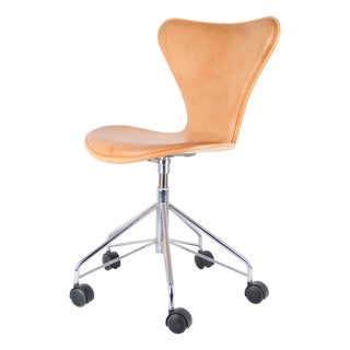Model 3117 Seven Desk Chair in Patinated Leather with Swivel Function attributed to Arne Jacobsen for Fritz Hansen, 1950s For Sale