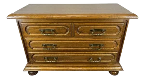 Vintage Chest of Drawers in Wood