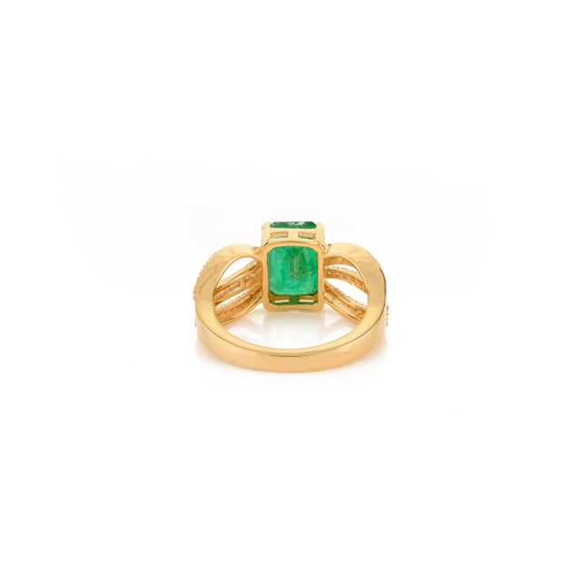 Green Octagon Cut Split Diamond Band Emerald Ring in 14k Gold Size 6 For Sale - Image 8 of 13