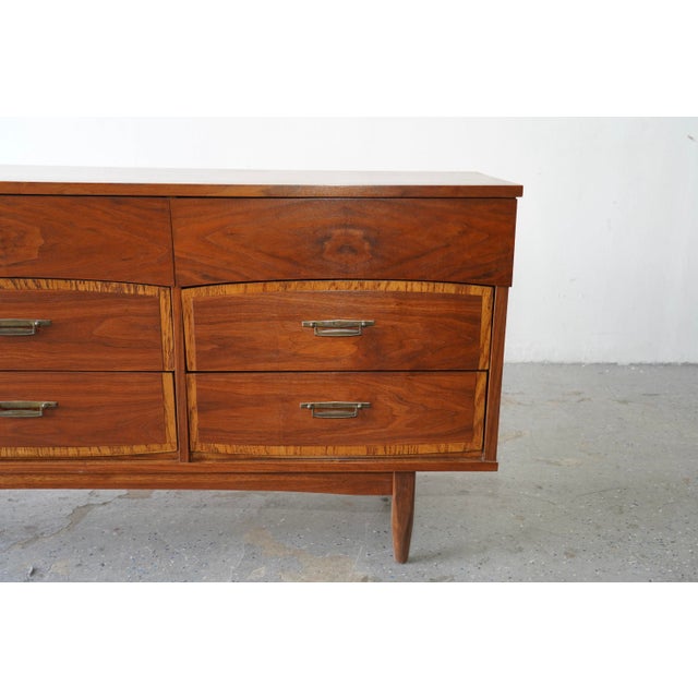 1960s Vintage Two-Tone Mid-Century Modern Walnut Dresser For Sale - Image 4 of 9