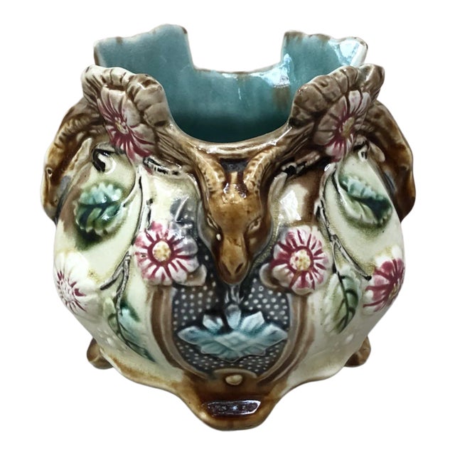 C.1890 Majolica Cache Pot Onnaing For Sale