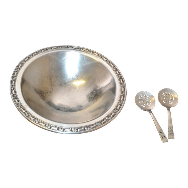 1950s Victorian Oneida Silver Plated Footed Serving Bowl 2 Community Plate Spoons, Usa- 3 Pieces For Sale
