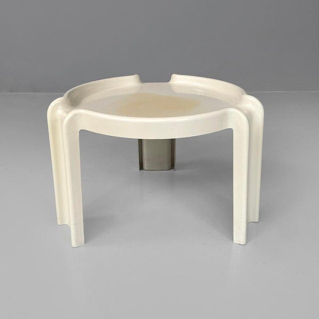 Modern Italian White Plastic Coffee Tables attributed to Giotto Stoppino for Kartell, 1970s, Set of 2 For Sale - Image 6 of 18
