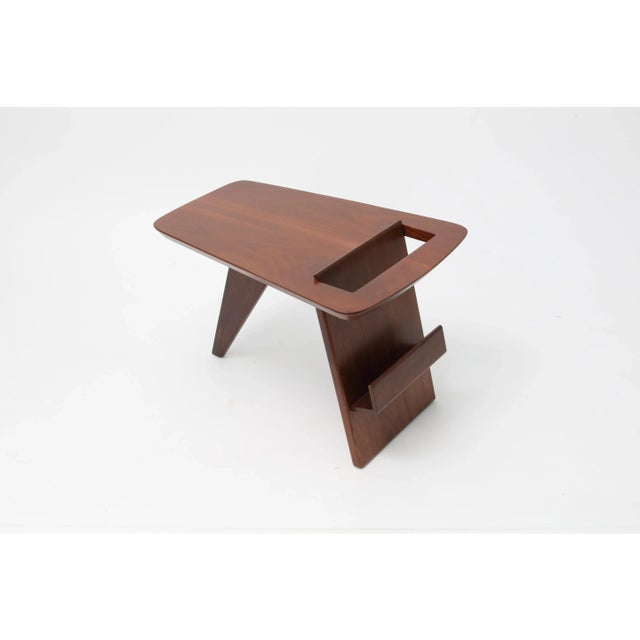 1950s Vintage Jens Risom Style Walnut Magazine Table For Sale In Philadelphia - Image 6 of 6