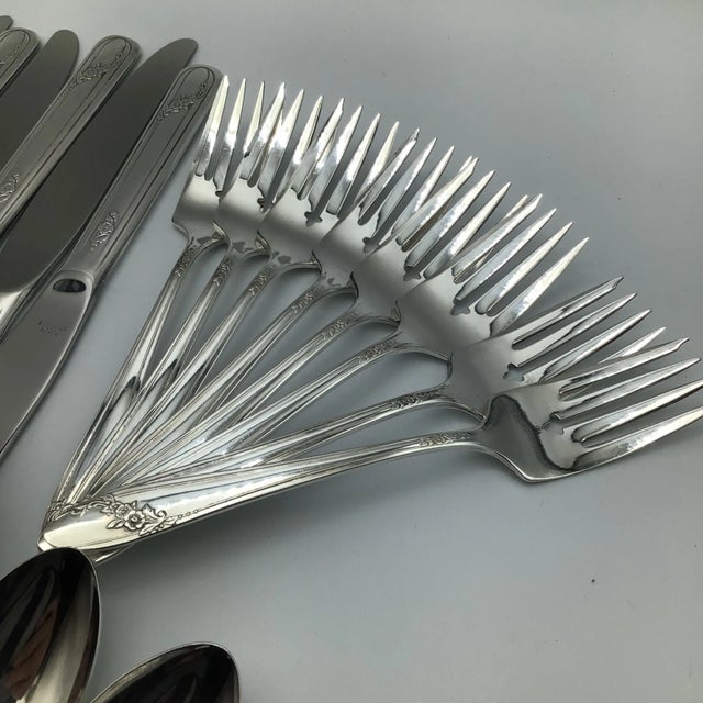 8 knives that measure 9 inches long by 3/4 inch wide 8 salad forks at 7 1/2 inches long by 1 inch wide, 8 forks at 6 1/2...
