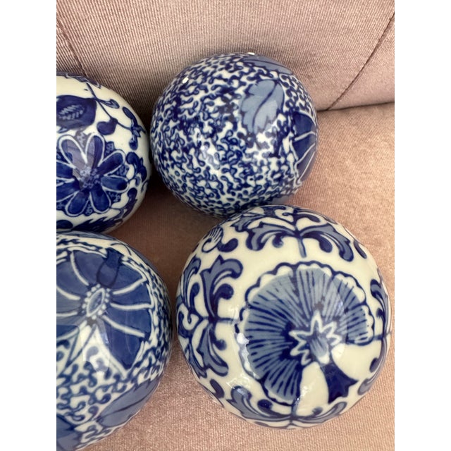 Mid 20th Century Set of 6 Blue & White Porcelain Decorative Balls – Floral Chinoiserie Design – Made in China For Sale - Image 5 of 7