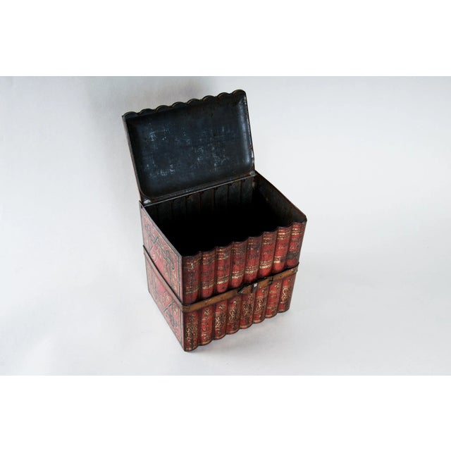 English Early 20th Century Huntley & Palmers English Biscuit Tin Box For Sale - Image 3 of 10