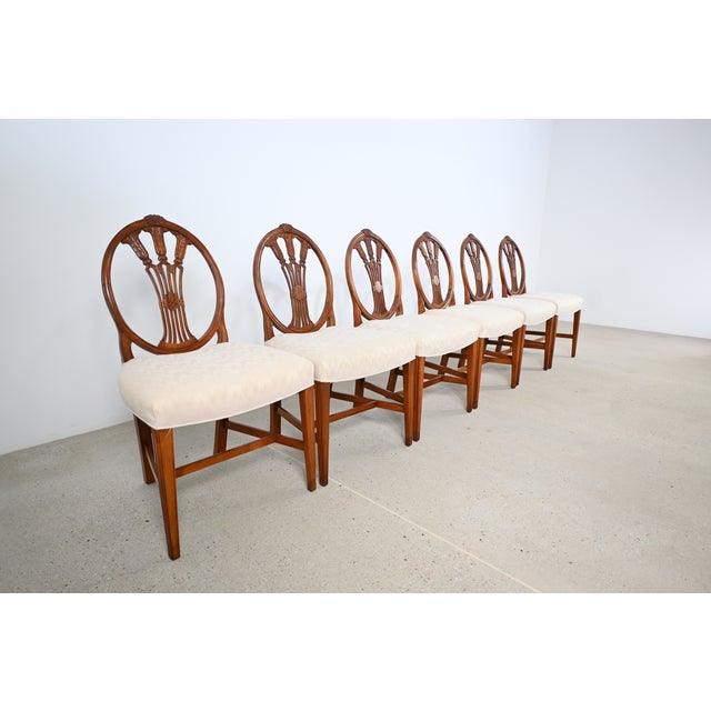 Hepplewhite Elegant Set of Six Hepplewhite-Style Carved Dining Chairs With Oval Backrests For Sale - Image 3 of 16