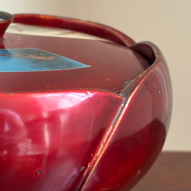 Wood Mid-20th Century Japanese Lacquerware Lidded Box For Sale - Image 7 of 12