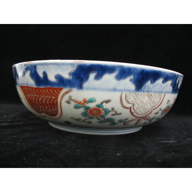 Japanese Gilt Arita Imari Porcelain Year of the Water Rabbit 10" Serving Bowl For Sale In Portland, OR - Image 6 of 8