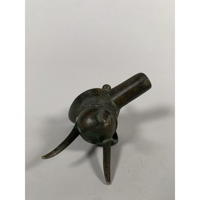 Bronze tripod cup "Jue", China, Ming dynasty (1368-1644) For Sale - Image 9 of 11