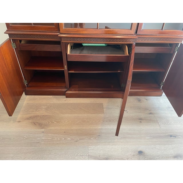 Chippendale 1990s Mario Buatta for John Widdicomb Breakfront/China Cabinet For Sale - Image 3 of 12