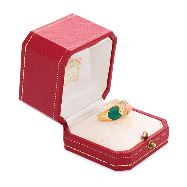Contemporary Cartier French Diamond Coral Chrysoprase 18k Yellow Gold Ring, Size 6.5 For Sale - Image 3 of 9