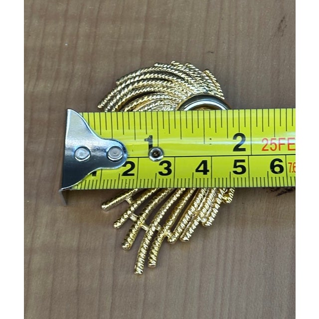 Mid-Century Modern 1950s-60s Premier Designs Gold-Tone Wheat Bundle Brooch For Sale - Image 3 of 6