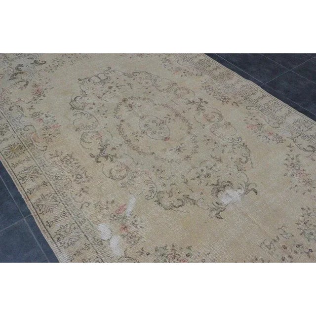 1960s 1960s Beige Anatolian Wool Area Rug For Sale - Image 5 of 11