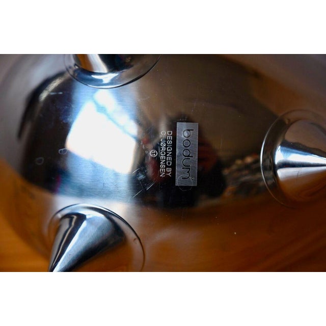 The tekanna teapot, also known as the naoko, was designed by c. Jörgensen and produced by bodum. Of scandinavian origin,...