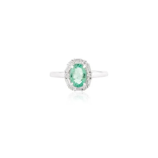 Green 14k White Gold Oval Emerald & Diamond Halo Modern Engagement Ring Size 7 For Sale - Image 8 of 14