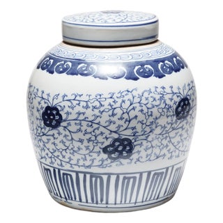 Chinese Blue & White Trailing Vines Jar For Sale