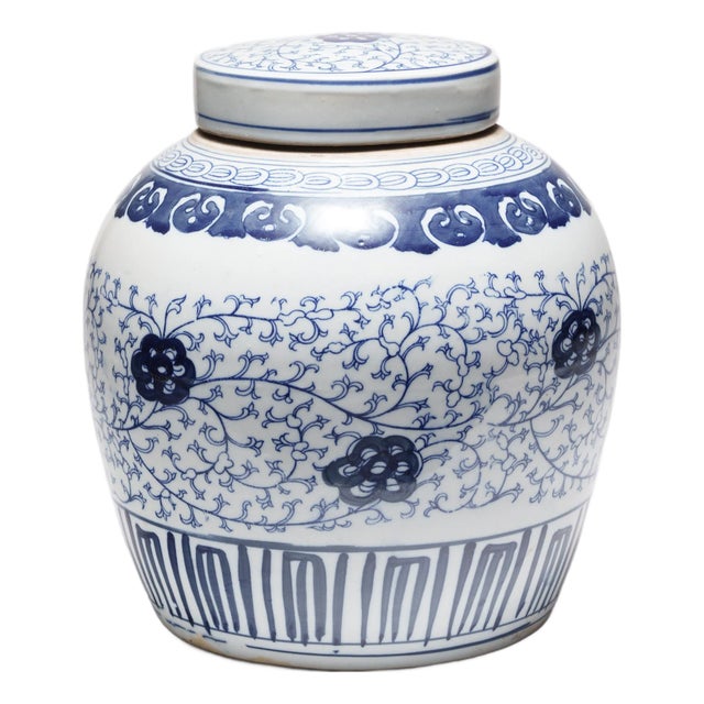 Chinese Blue & White Trailing Vines Jar For Sale