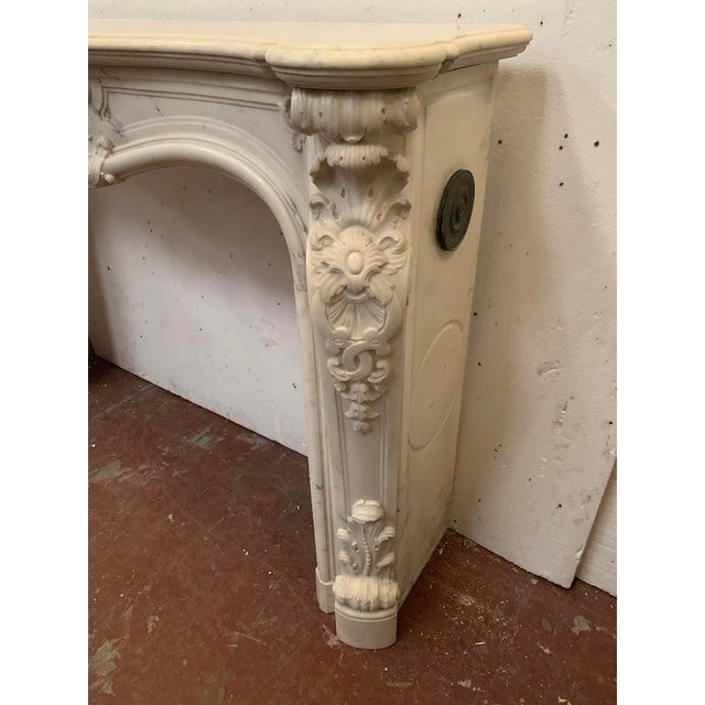 Louis XV Style Fireplace in White Carrara Marble, 19th Century For Sale - Image 12 of 18