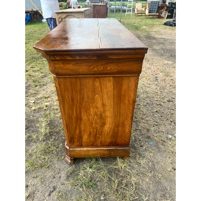 French 19th Century Louis Philippe Flame Mahogany Chest of Drawers For Sale - Image 10 of 12