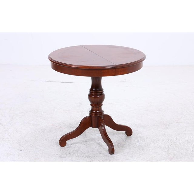 2000 - 2009 Vintage English Round Extendable Kitchen Table For Sale - Image 5 of 15