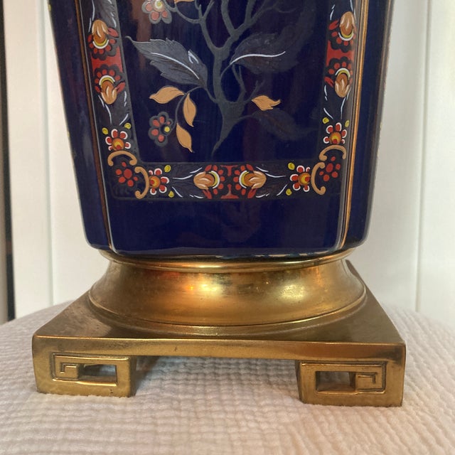 Vintage 29” Hexagonal Chinoiserie Ceramic Table Lamp With Pleated Drum Shade For Sale - Image 4 of 12