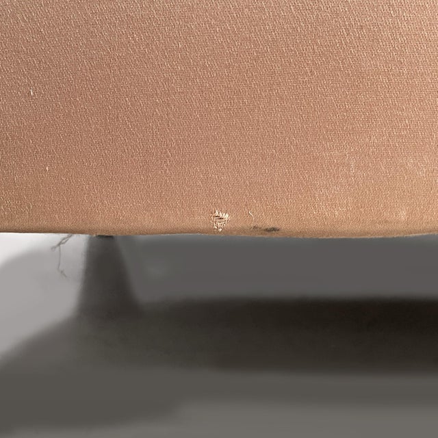 Mid-Century Modern Italian Three-Seater Pink Beige Silk Sofa with Original Upholstery, 1940s For Sale - Image 15 of 18