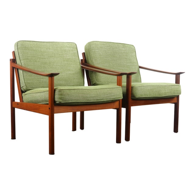 Danish Mid Century Modern Lounge Chairs in Teak by Peter Hvidt for Soborg - a Pair For Sale