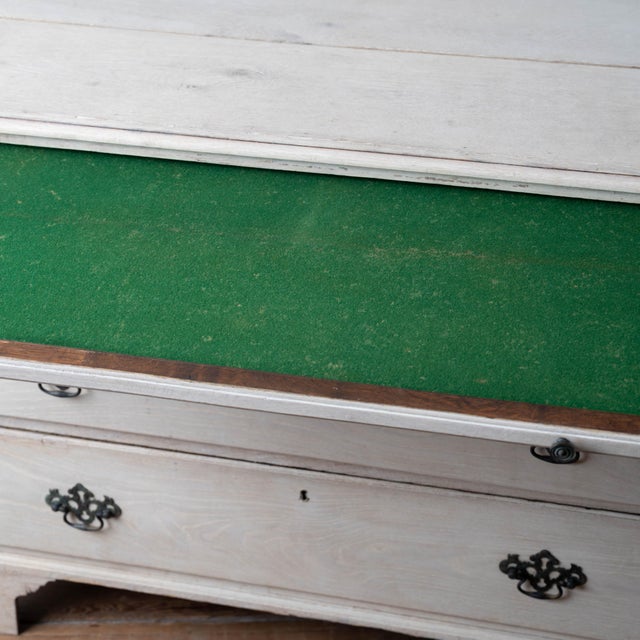 Georgian Oak Chest With Brushing Slide, c.1740 For Sale In Savannah - Image 6 of 18