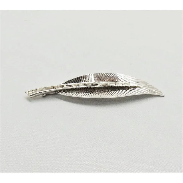 Boucher Vintage Late 1950s Signed Boucher Rhodium Plated Rhinestone Leaf Brooch For Sale - Image 4 of 8