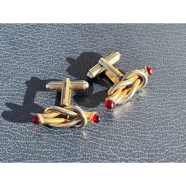 Figurative Early 20th Century English Market Ruby Glass / Yellow Double Knot Cufflinks For Sale - Image 3 of 7