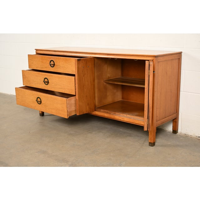Century Furniture Mid-Century Modern Hollywood Regency Walnut Sideboard Credenza, Circa 1960s For Sale In South Bend - Image 6 of 18