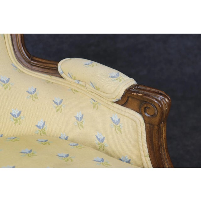 French Louis XV Carved Walnut Bergere in Yellow Upholstery With Flowers For Sale In Philadelphia - Image 6 of 10