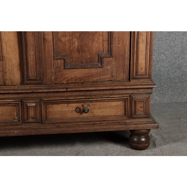 Wood Antique Northern German Baroque Cabinet in Oak, 1740 For Sale - Image 7 of 18