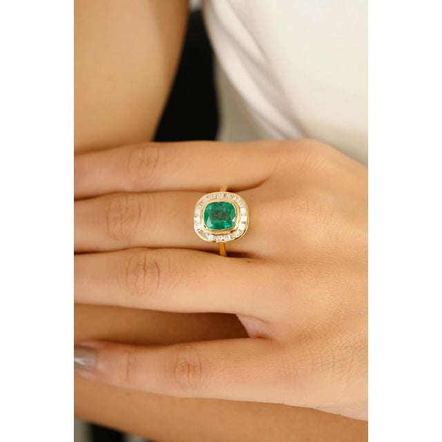 Vintage Style Cushion Cut Emerald Ring Size 6 18k Solid Gold For Sale - Image 4 of 12