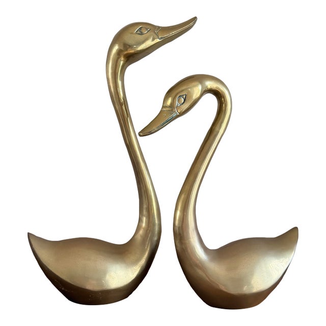 Vintage Pair of Large Brass Swans Birds Mid Century Hollywood Regency Decor For Sale