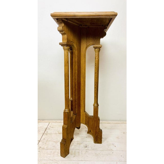 Beautiful quality and very good condition Gothic Oak standard with a great patina. Open design with three columns and with...