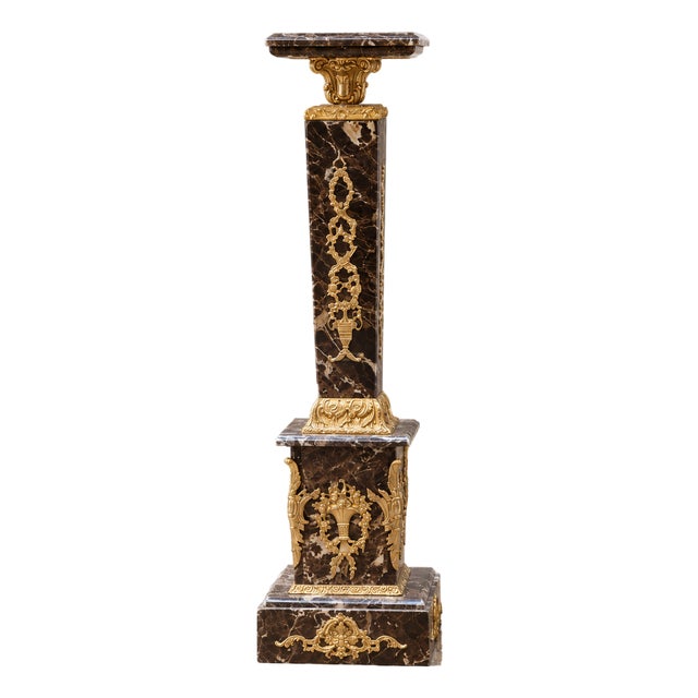 French-Style Marble Pedestal – Gilded Gold Leaf Details With Sculptural Bronze Ornamentation For Sale