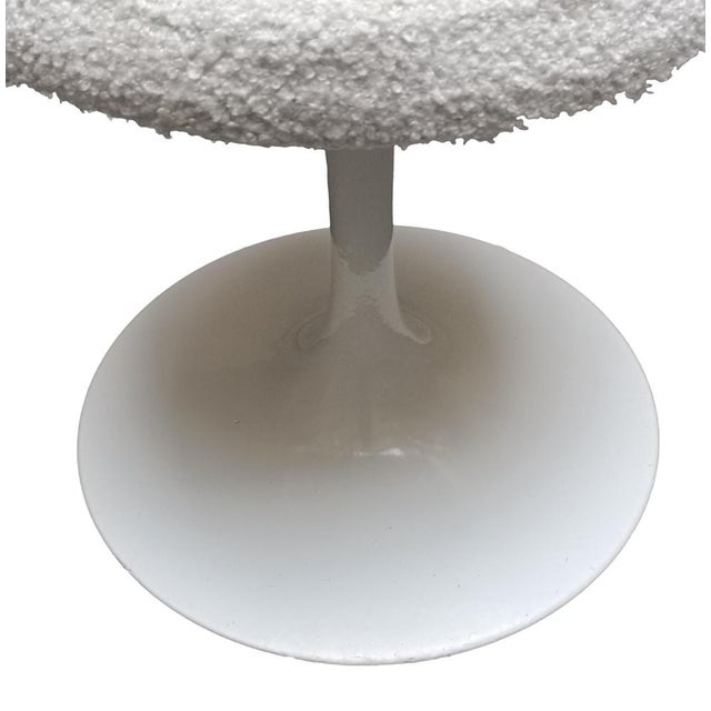 Eero Saarinen White Tulip Stool by Eero Saarinen for Knoll, Italy, 1960s For Sale - Image 4 of 7