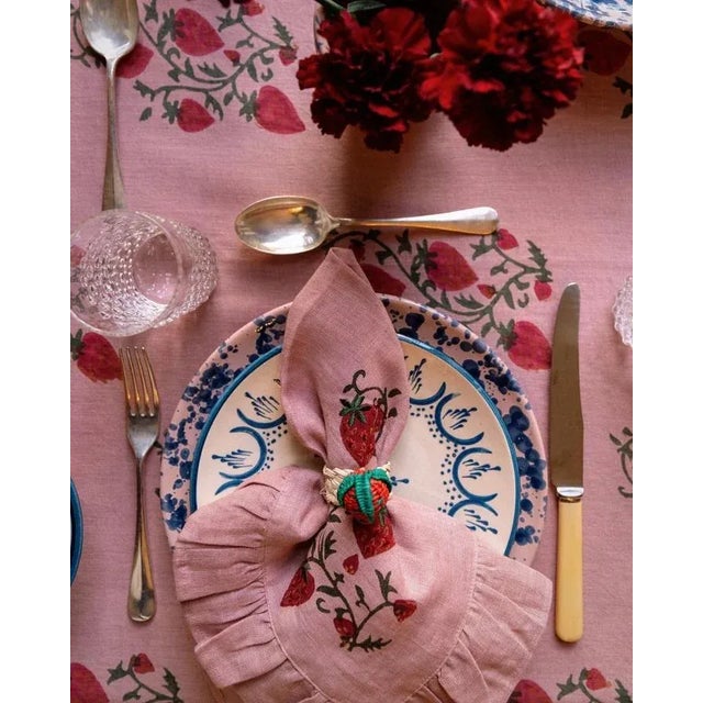 Inspired by a vintage Suzani, our Fraises Des Bois collection features an intricate hand-blocked strawberry motif, layered...