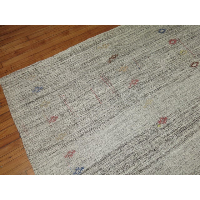 Gray Bohemian Turkish Kilim For Sale In New York - Image 6 of 6