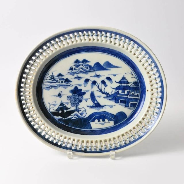 19th Century Chinese Openwork Porcelain Platter For Sale - Image 4 of 9