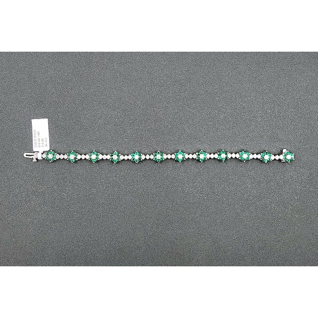 Green 7.35 Ct Natural Emerald & Diamond Tennis Bracelet For Sale - Image 8 of 9