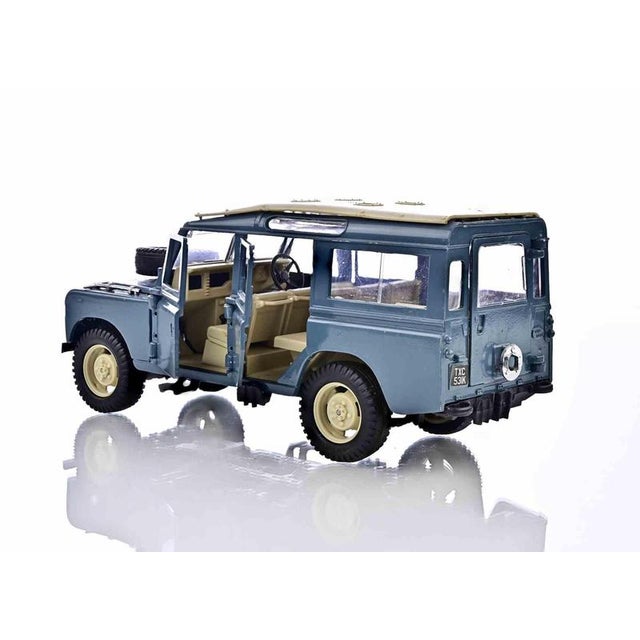 1:24/1:25 Scale Die-Cast Land Rover Series III Station Wagon, Italy, 1980s For Sale - Image 4 of 8