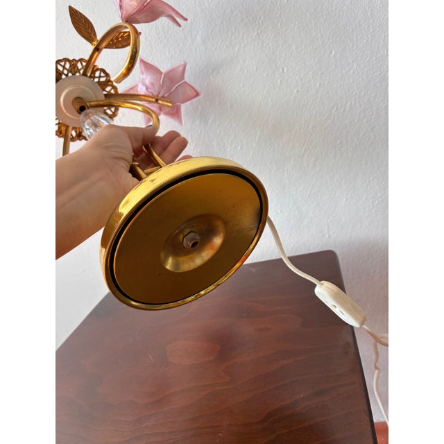 Vintage Pink Murano Glass Floral Table Lamp – Authentic Italian Curved Flower Desk Lamp With Brass Frame – Romantic Atmospheric Lighting For Sale - Image 6 of 18