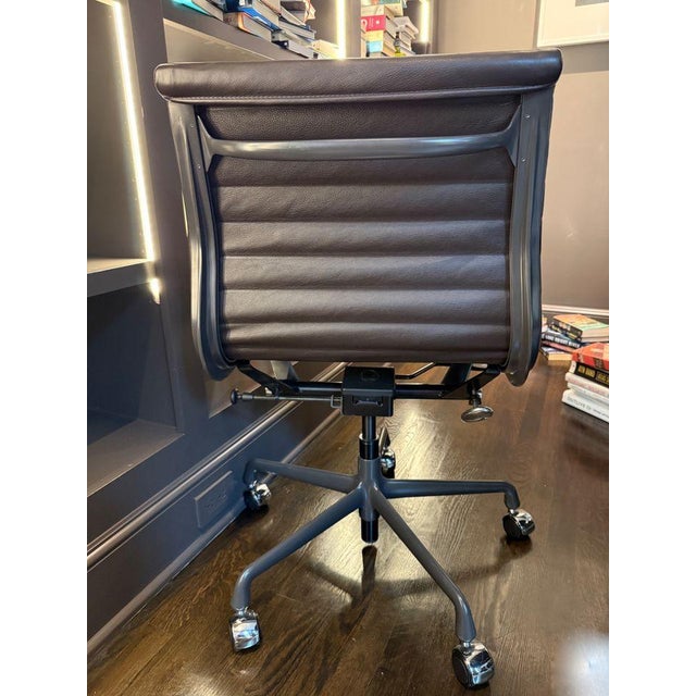Metal Herman Miller Eames Aluminum Group Management Chair Ea335 For Sale - Image 7 of 9