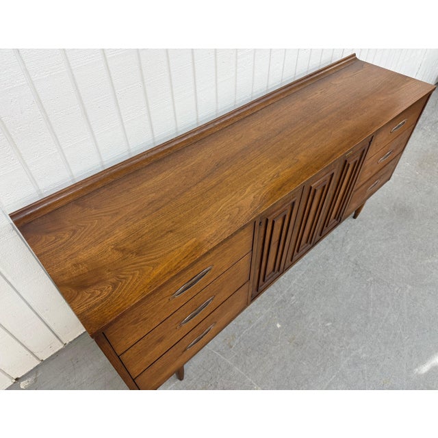 Broyhill Brasilia Mid-Century Modern Broyhill Sculptra Walnut 9-Drawer Dresser For Sale - Image 4 of 10