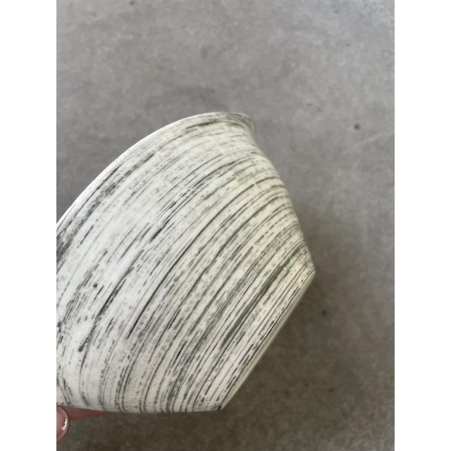 Plates and Dishes Bazas De Salins, 1960, Set of 34 For Sale - Image 18 of 18