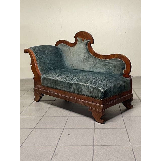 Elegant Charles X period daybed in mahogany wood and fabric. Moulded back, boat-shaped side and curved feet typical of the...